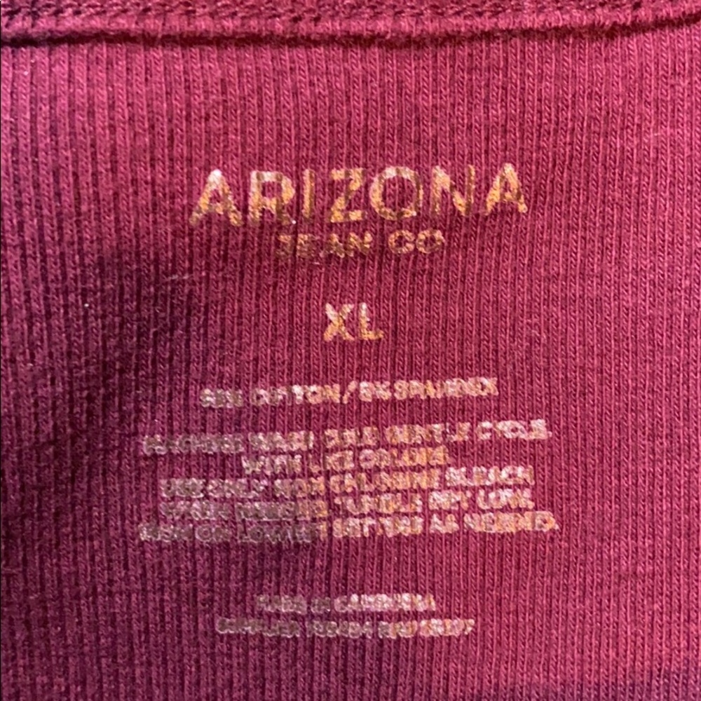 Red tshirt - Picture 3 of 3